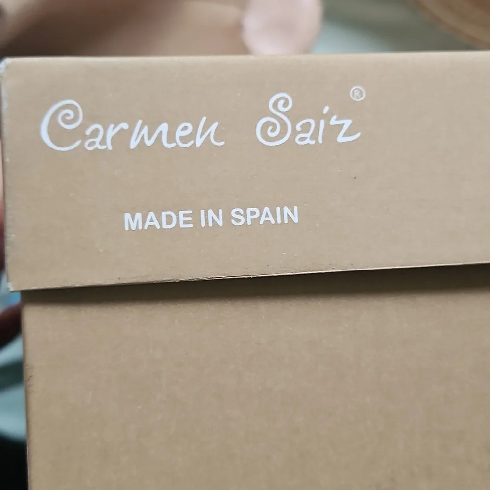 Carmen Saiz step out